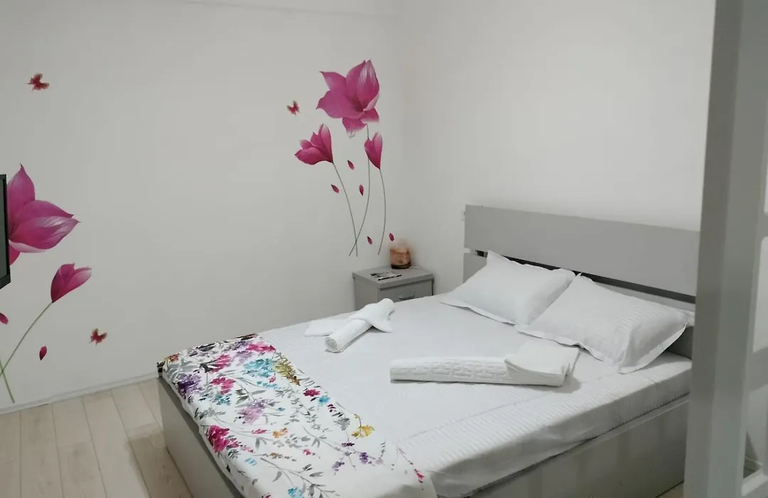 Modern Studio Near Coresi Mall W. Parking-1